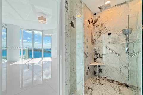 Condo in Miami, Florida, 2 bedrooms  № 1922003 - photo 20