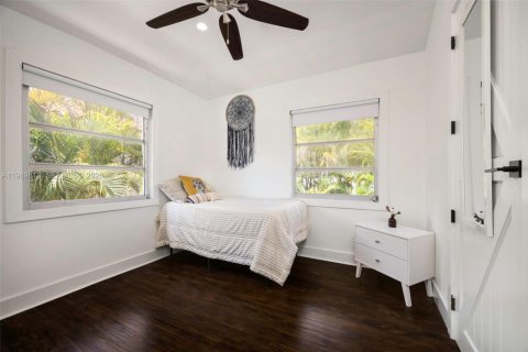 House in Coral Gables, Florida 4 bedrooms, 295.34 sq.m. № 2074323 - photo 22