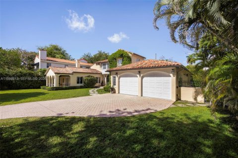 House in Coral Gables, Florida 4 bedrooms, 295.34 sq.m. № 2074323 - photo 2