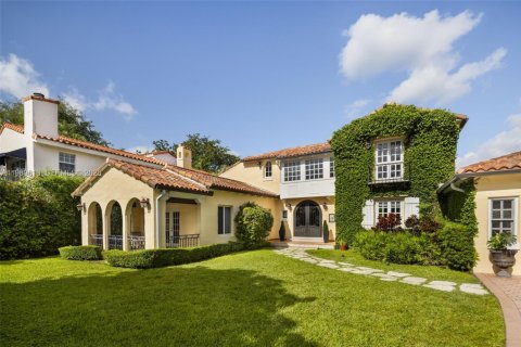 House in Coral Gables, Florida 4 bedrooms, 295.34 sq.m. № 2074323 - photo 3