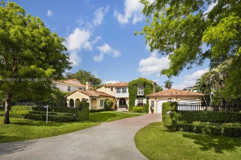 House in Coral Gables, Florida 4 bedrooms, 295.34 sq.m. № 2074323