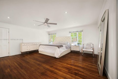 House in Coral Gables, Florida 4 bedrooms, 295.34 sq.m. № 2074323 - photo 18