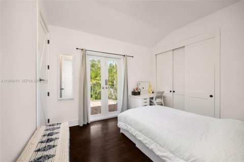 House in Coral Gables, Florida 4 bedrooms, 295.34 sq.m. № 2074323 - photo 21
