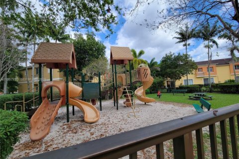 Townhouse in Miramar, Florida 3 bedrooms, 139.63 sq.m. № 2059563 - photo 19