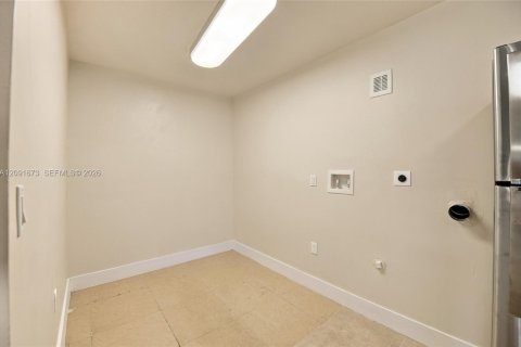 Casa en venta en Miami Gardens, Florida, 4 dormitorios, 256.87 m2 № 2384879 - foto 26