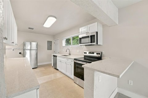 Casa en venta en Miami Gardens, Florida, 4 dormitorios, 256.87 m2 № 2384879 - foto 21