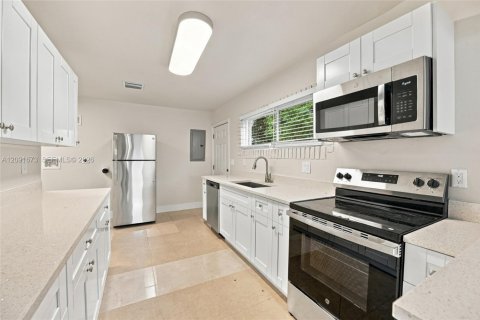 Casa en venta en Miami Gardens, Florida, 4 dormitorios, 256.87 m2 № 2384879 - foto 22