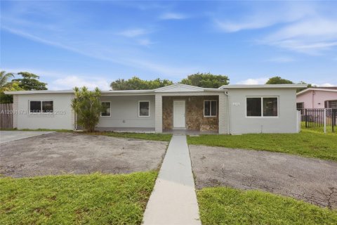 Casa en Miami Gardens, Florida 4 dormitorios, 256.87 m2 № 2384879