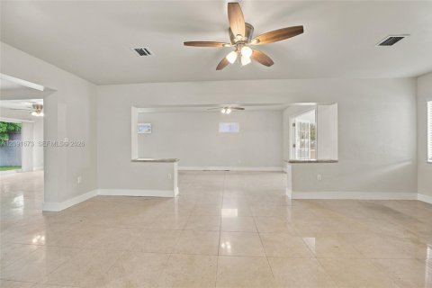 Casa en venta en Miami Gardens, Florida, 4 dormitorios, 256.87 m2 № 2384879 - foto 8
