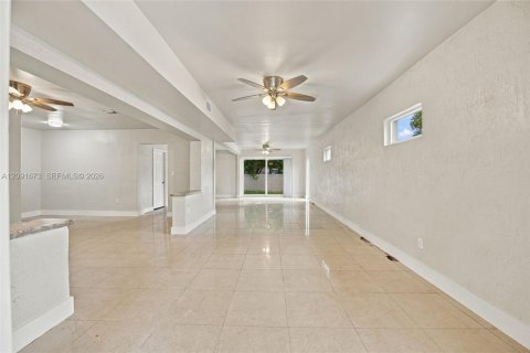 Casa en venta en Miami Gardens, Florida, 4 dormitorios, 256.87 m2 № 2384879 - foto 12