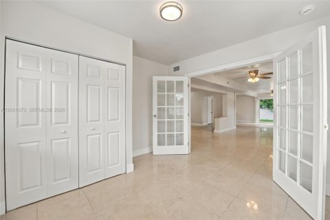 Casa en venta en Miami Gardens, Florida, 4 dormitorios, 256.87 m2 № 2384879 - foto 18