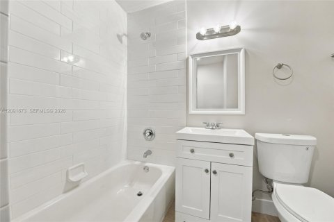 Casa en venta en Miami Gardens, Florida, 4 dormitorios, 256.87 m2 № 2384879 - foto 30