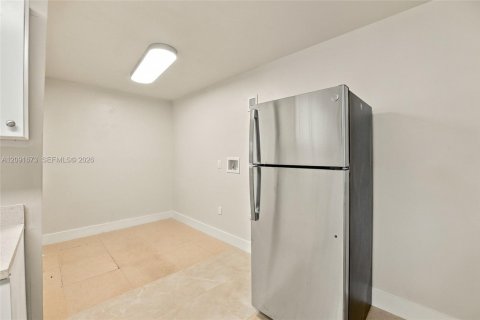 Casa en venta en Miami Gardens, Florida, 4 dormitorios, 256.87 m2 № 2384879 - foto 25