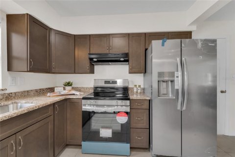 House in Palm Harbor, Florida 4 bedrooms, 140.47 sq.m. № 1833399 - photo 12
