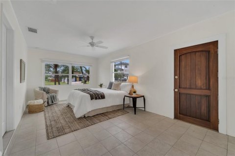 House in Palm Harbor, Florida 4 bedrooms, 140.47 sq.m. № 1833399 - photo 21