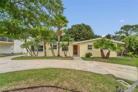 House in Palm Harbor, Florida 4 bedrooms, 140.47 sq.m. № 1833399 - photo 1