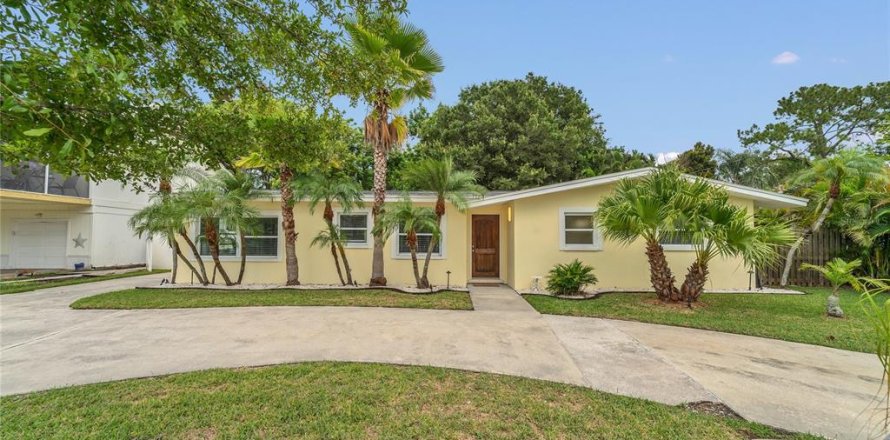 House in Palm Harbor, Florida 4 bedrooms, 140.47 sq.m. № 1833399