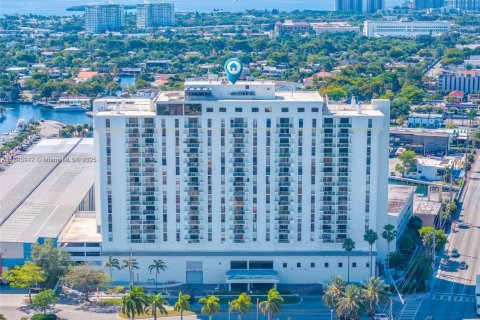Condo à North Miami, Floride, 1 chambre  № 2088847