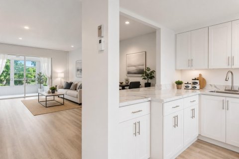 Condo in Margate, Florida, 2 bedrooms № 2173561