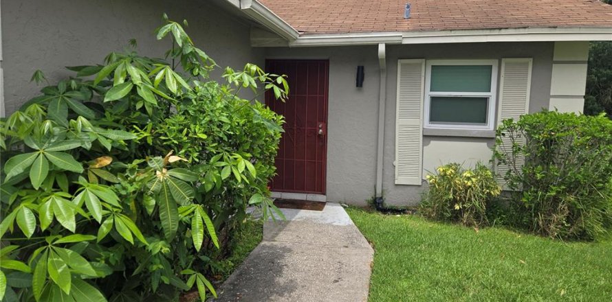 Townhouse in Tampa, Florida 2 bedrooms, 74.69 sq.m. № 1900608