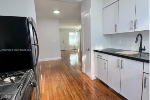 Apartamento en alquiler en Miami Beach, Florida, 2 dormitorios, 69.68 m2 № 1967906 - foto 9