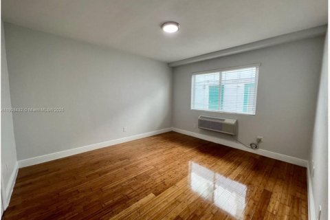 Apartamento en alquiler en Miami Beach, Florida, 2 dormitorios, 69.68 m2 № 1967906 - foto 7