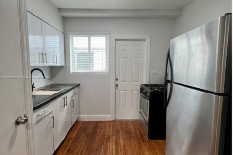 Apartamento en alquiler en Miami Beach, Florida, 2 dormitorios, 69.68 m2 № 1967906 - foto 4