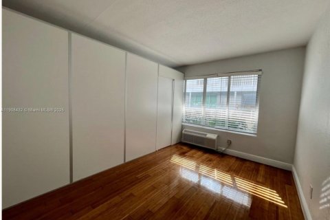 Apartamento en alquiler en Miami Beach, Florida, 2 dormitorios, 69.68 m2 № 1967906 - foto 5