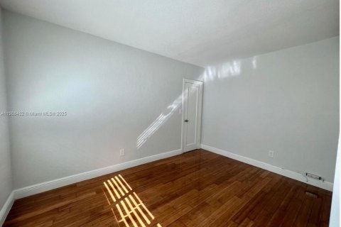 Apartamento en alquiler en Miami Beach, Florida, 2 dormitorios, 69.68 m2 № 1967906 - foto 6