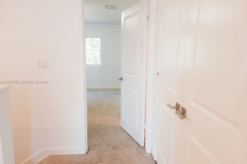 Townhouse in Miami Gardens, Florida 3 bedrooms, 141.58 sq.m. № 2033642 - photo 25