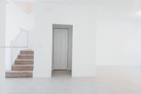 Townhouse in Miami Gardens, Florida 3 bedrooms, 141.58 sq.m. № 2033642 - photo 16