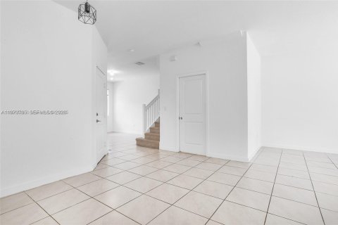 Townhouse in Miami Gardens, Florida 3 bedrooms, 141.58 sq.m. № 2033642 - photo 14