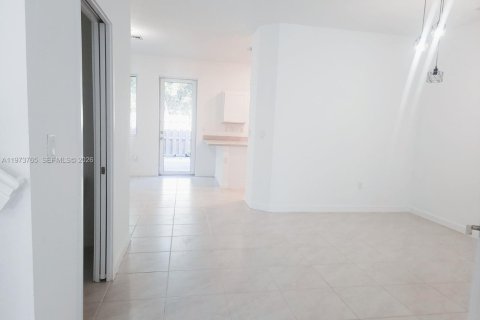 Townhouse in Miami Gardens, Florida 3 bedrooms, 141.58 sq.m. № 2033642 - photo 5