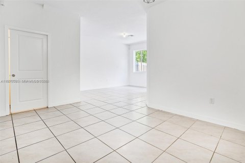 Townhouse in Miami Gardens, Florida 3 bedrooms, 141.58 sq.m. № 2033642 - photo 15