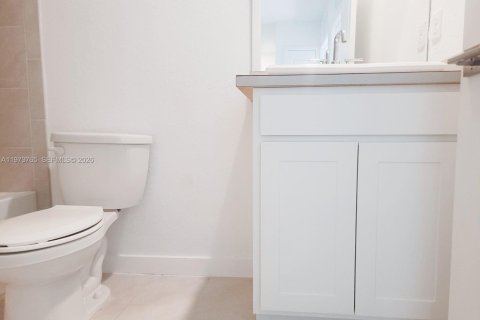 Townhouse in Miami Gardens, Florida 3 bedrooms, 141.58 sq.m. № 2033642 - photo 23