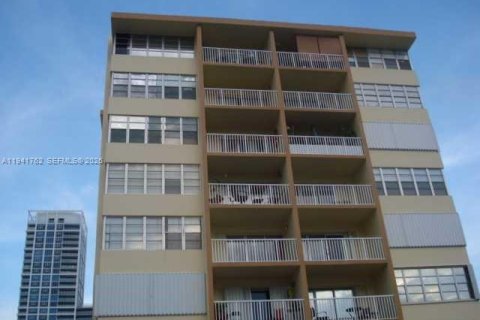 Copropriété à louer à Miami Beach, Floride: 2 chambres, 109.16 m2 № 2002093 - photo 2