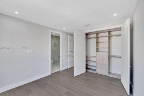 Condo in Miami, Florida, 4 bedrooms  № 2088411 - photo 19