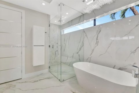 Condo in Miami, Florida, 4 bedrooms  № 2088411 - photo 10