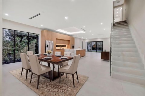 Condo in Miami, Florida, 4 bedrooms  № 2088411 - photo 2