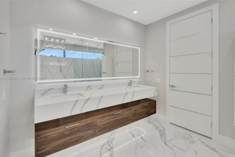 Condo in Miami, Florida, 4 bedrooms  № 2088411 - photo 11