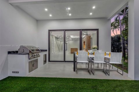 Condo in Miami, Florida, 4 bedrooms  № 2088411 - photo 22