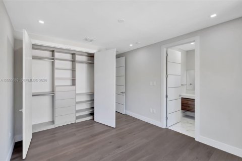 Condo in Miami, Florida, 4 bedrooms  № 2088411 - photo 16
