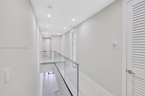 Condo in Miami, Florida, 4 bedrooms  № 2088411 - photo 8