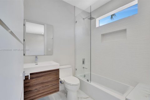 Condo in Miami, Florida, 4 bedrooms  № 2088411 - photo 17
