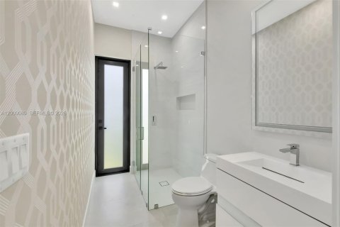 Condo in Miami, Florida, 4 bedrooms  № 2088411 - photo 7