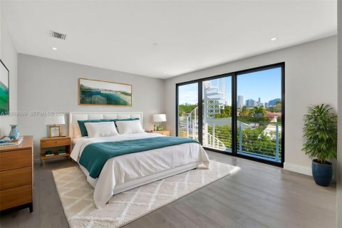 Condo in Miami, Florida, 4 bedrooms  № 2088411 - photo 9