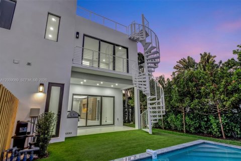 Condo in Miami, Florida, 4 bedrooms  № 2088411 - photo 23
