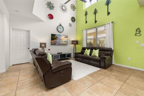 House in Davenport, Florida 6 bedrooms, 263.19 sq.m. № 1900415 - photo 13