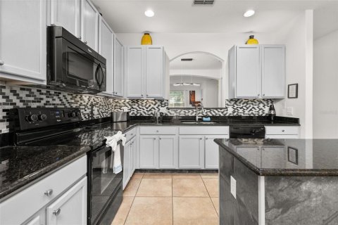 House in Davenport, Florida 6 bedrooms, 263.19 sq.m. № 1900415 - photo 18
