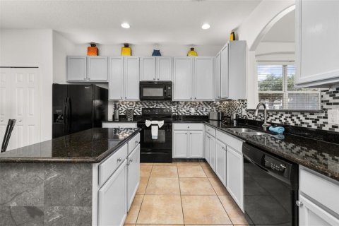 House in Davenport, Florida 6 bedrooms, 263.19 sq.m. № 1900415 - photo 19